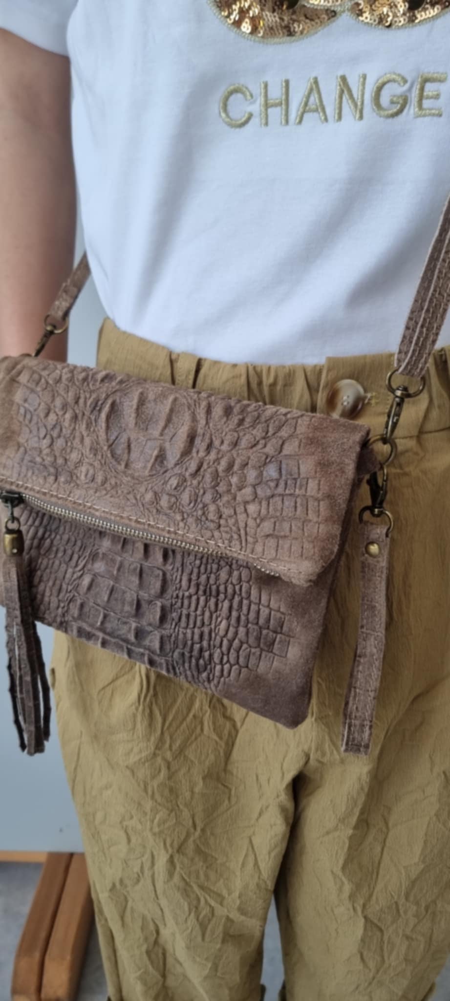 ΔΕΡΜΑΤΙΝΗ ΤΣΑΝΤΑ TECLA SUEDE CROCODILE STAMP CROSSBODY BAG - Image 2