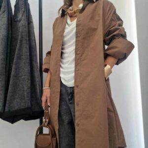 SHIRTDRESS ΣΕ COTTON ΥΦΑΣΜΑ ΜΕ ΠΙΕΤΕΣ ΣΤΗΝ ΠΛΑΤΗ