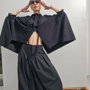ΠΟΥΚΑΜΙΣΟ OVERSIZED ΜΕ ΑΝΑΓΛΥΦΕΣ ΛΕΠΤΟΜΕΡΕΙΕΣ ΣΤΟ ΥΦΑΣΜΑ